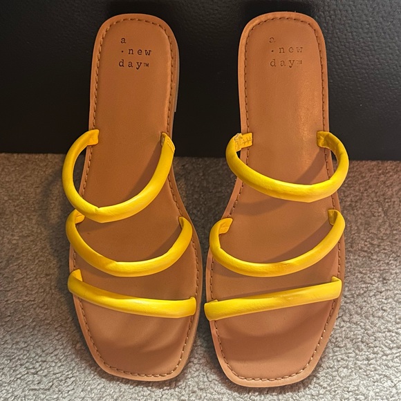 NWOT Wren triple strap sandals - Picture 2 of 10